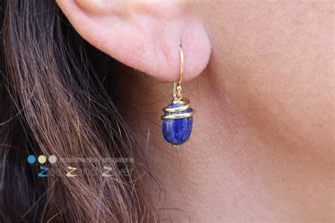 De 'Vrouwe van Sukhothai' een Verbeelde Elegie in Goud en Lapis Lazuli!